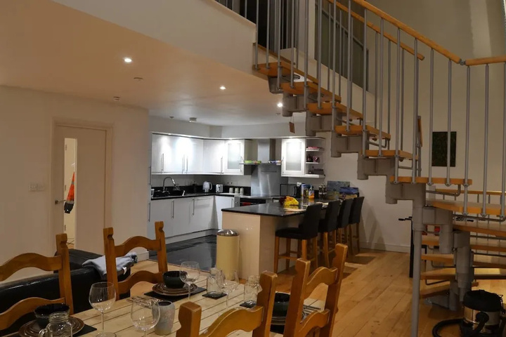 Lovely 2 Bed Modern Flat in the Heart of Swindon