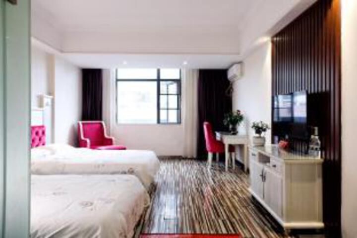 Room 6 of 7