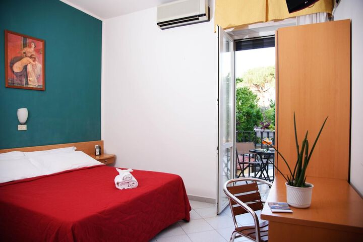 Room 6 of 42