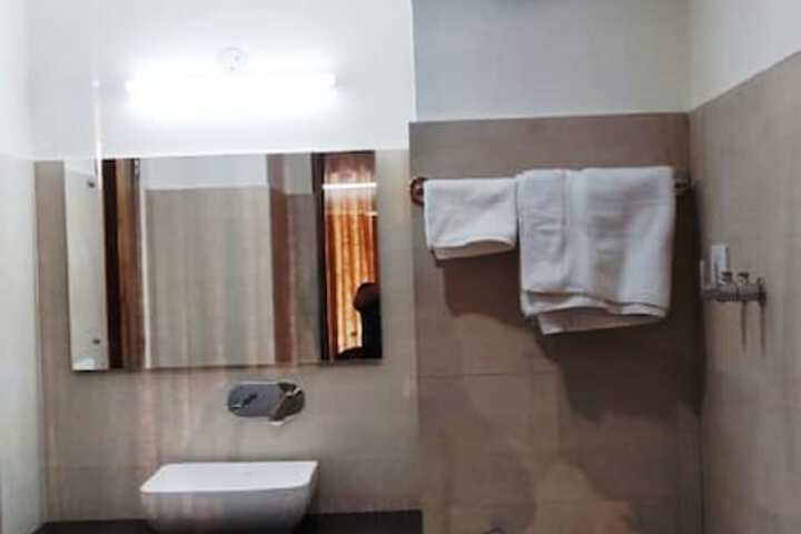 Room 7 of 14