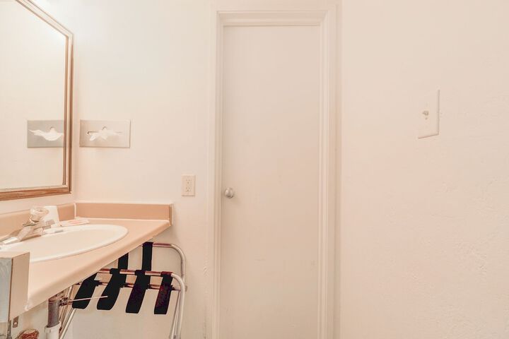 Room 65 of 120