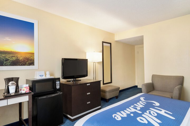 1 King Bed Microwave (1 of 6)