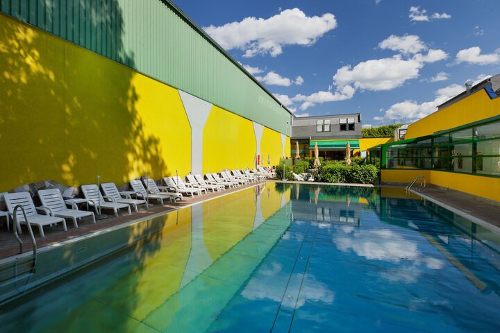 Pool 41 of 94