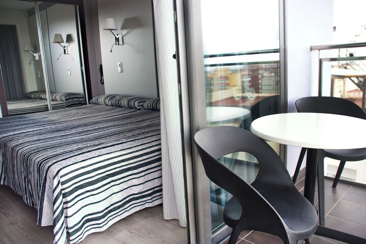 Room 4 of 37