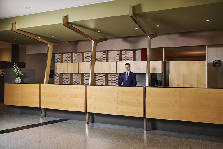 Entrance & Lobby