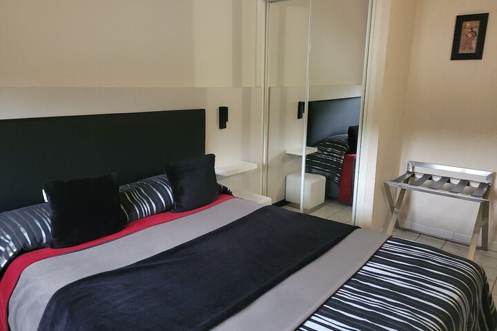 Room 53 of 143