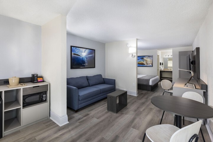 Room 15 of 116