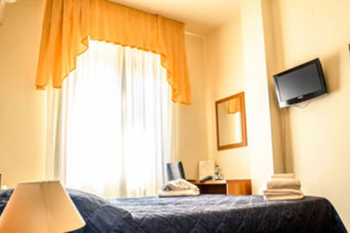 Room 10 of 18