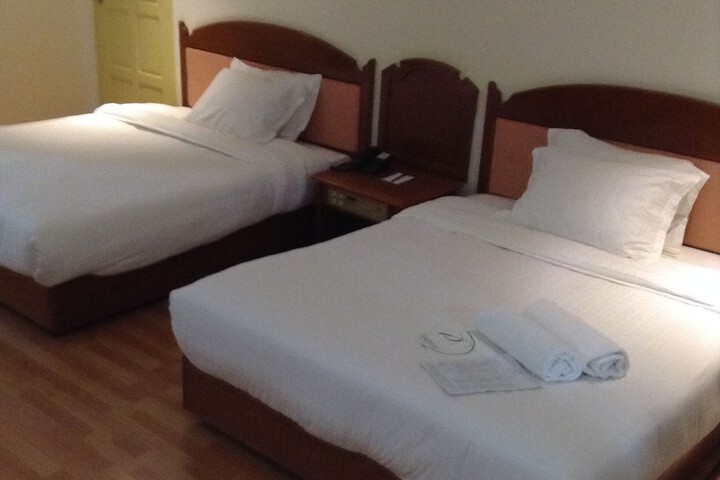 Room 3 of 32