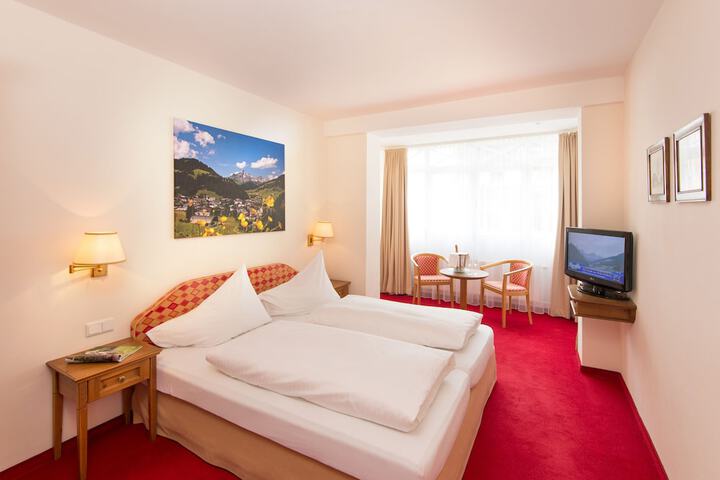 Room 6 of 24