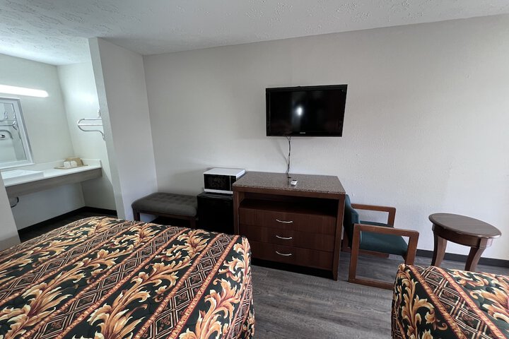 Room 9 of 16