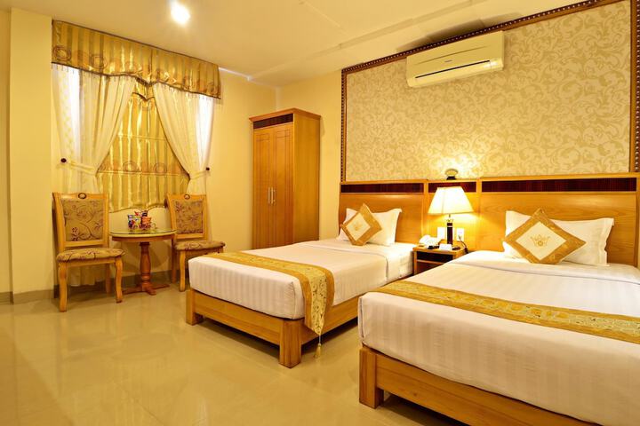 Room 12 of 80