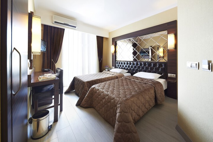 Room 4 of 24