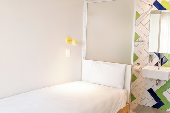 Room 118 of 148