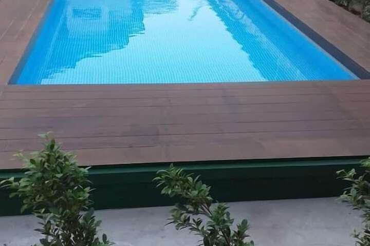 Pool 21 of 33