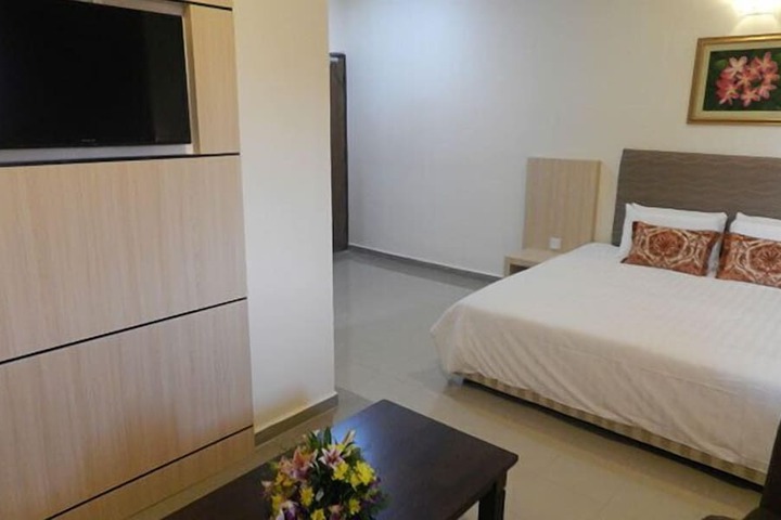 Room 16 of 30