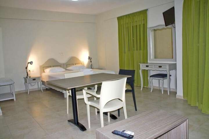Room 5 of 32