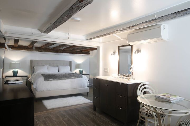 Room 2 of 17