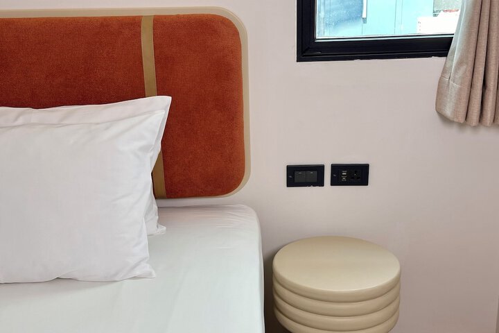 Room 4 of 79
