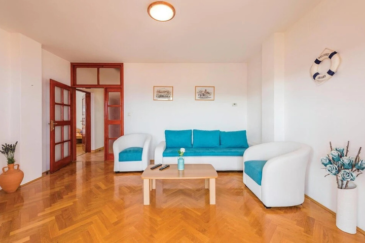 Room 10 of 19