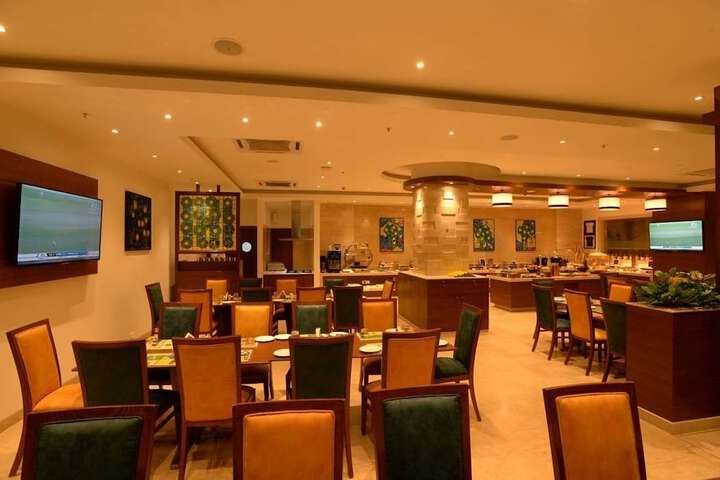 Dining 36 of 60