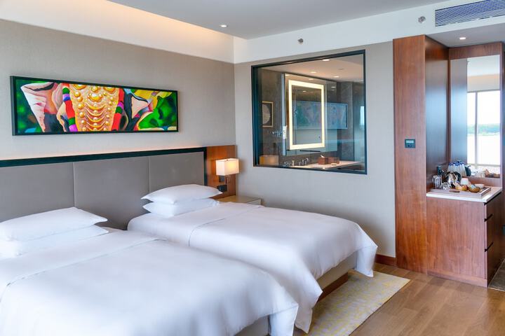 Room 14 of 126