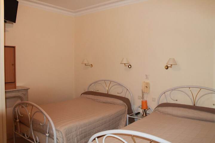 Room 6 of 44