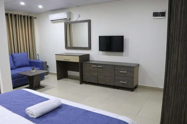Room 8 of 42