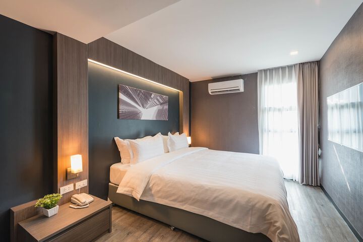 Room 6 of 33