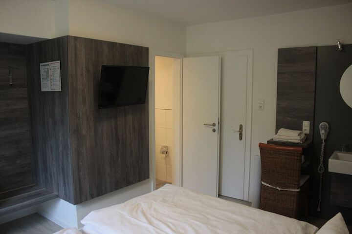 Room 9 of 50