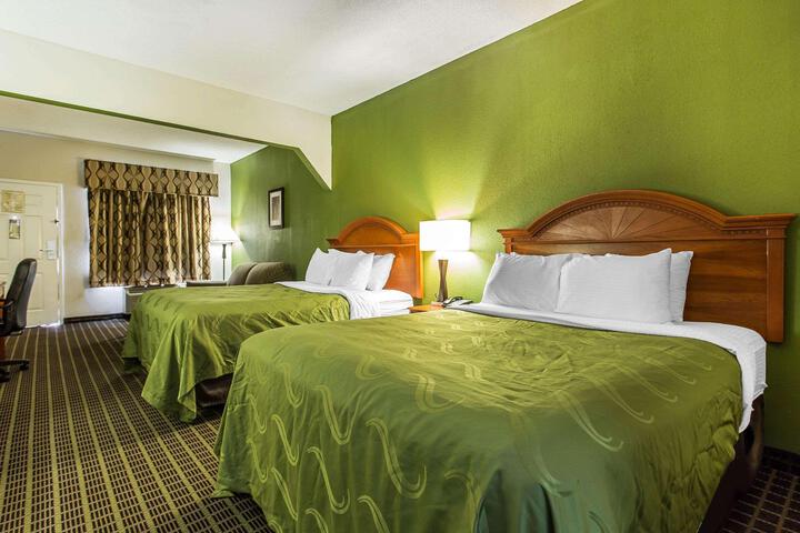 1 Queen Bed (5 of 17)