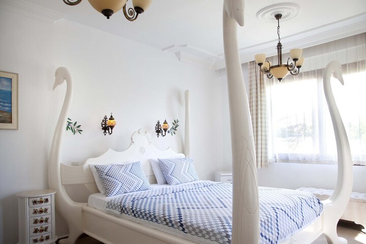 Room 3 of 52