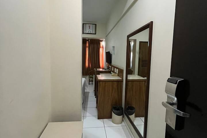 Room 4 of 32