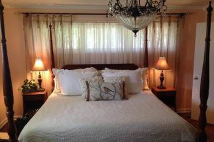 Room 6 of 18