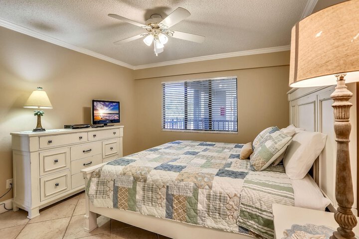Room 5 of 93