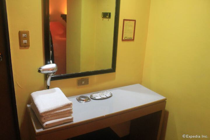 Room 15 of 28