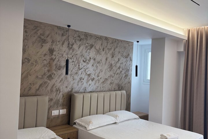 Room 2 of 5