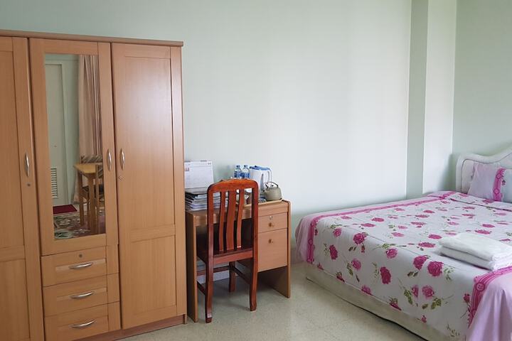 Room 8 of 25