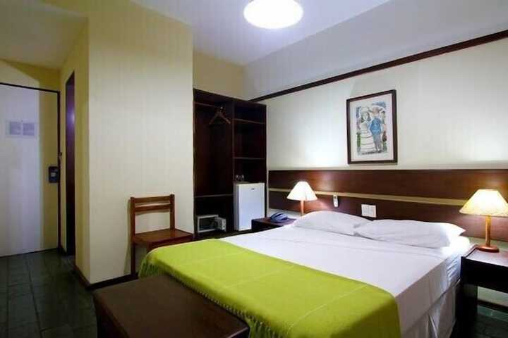 Room 13 of 33