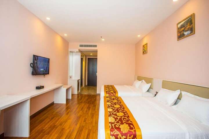 Room 14 of 38