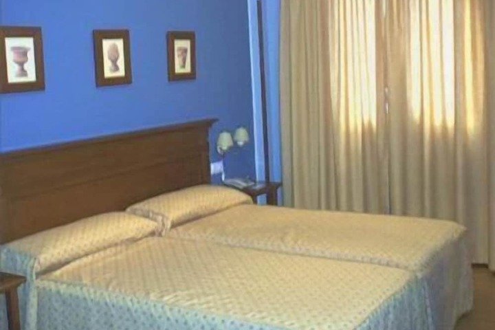 Room 11 of 25