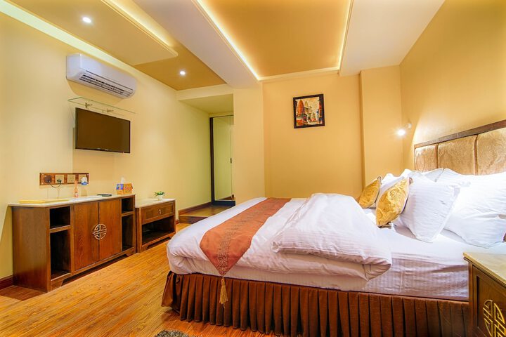 Room 8 of 32