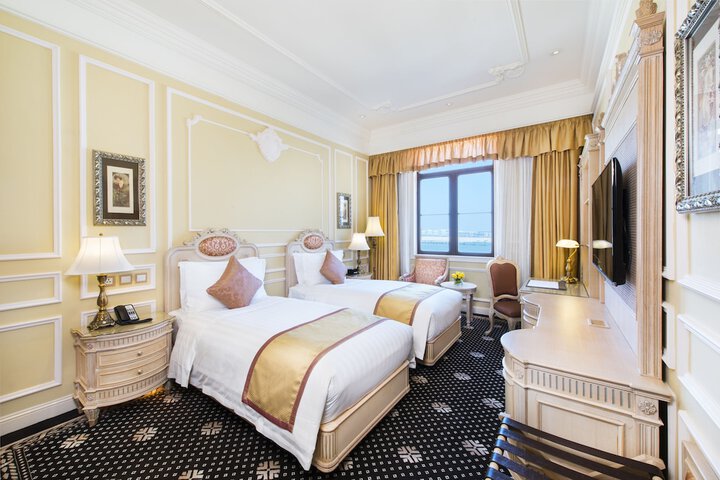 Room 4 of 42