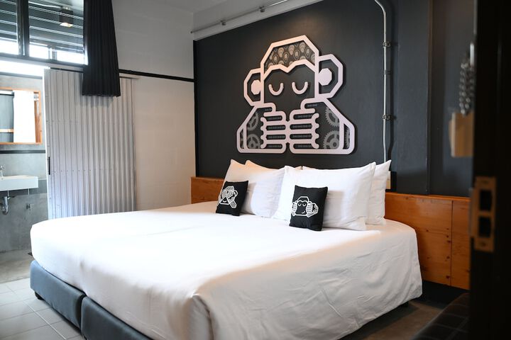 Room 15 of 49