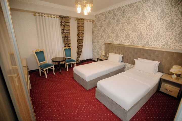 Room 7 of 63