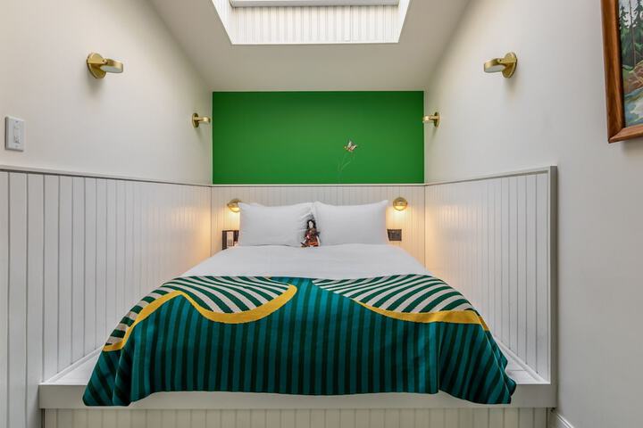 1 Queen Bed (25 of 29)
