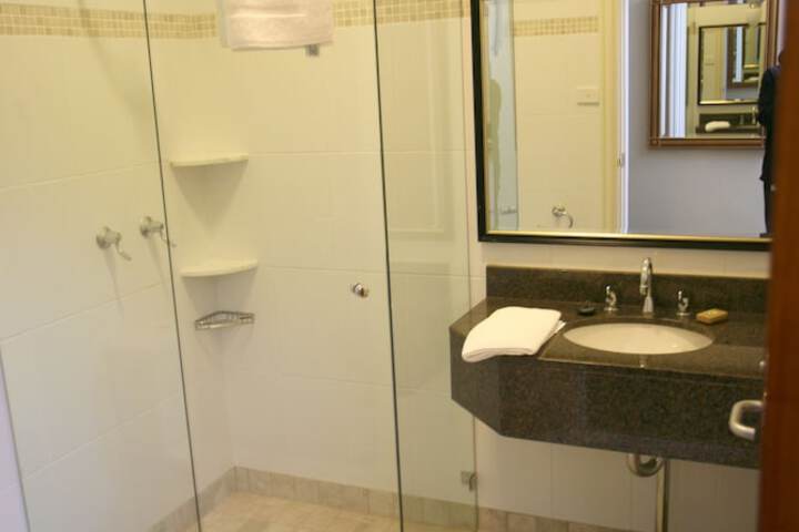 Room 6 of 32