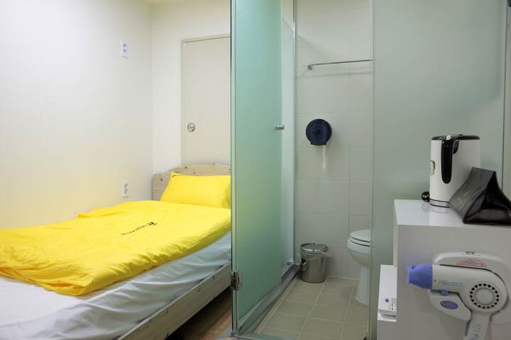 Room 9 of 51