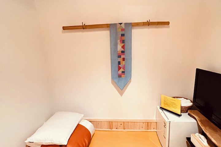 Room 32 of 60