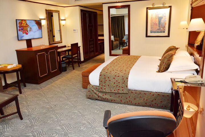 Room 5 of 62